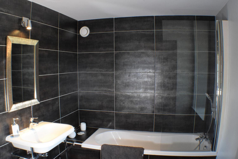Bathroom, Auberge de la vallee de la gorre, Haute-Vienne