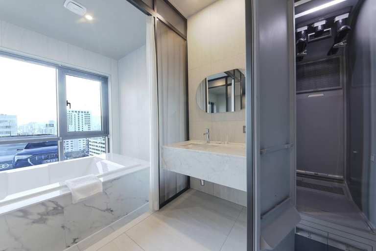 Bathroom 4, City hotel , Dong