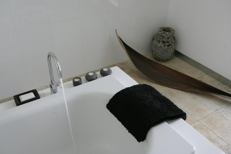 Others 5, Tonic Hotel, Cessnock