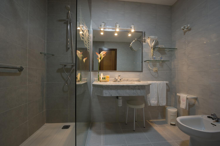 Bathroom 4, Galicia Palace, Pontevedra