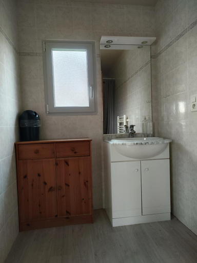 Bathroom 12
