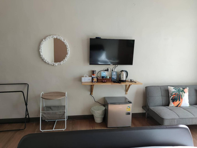 2, Morinaka Craftfe & Poshtel, Phang Khon