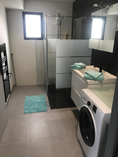 Bathroom 7