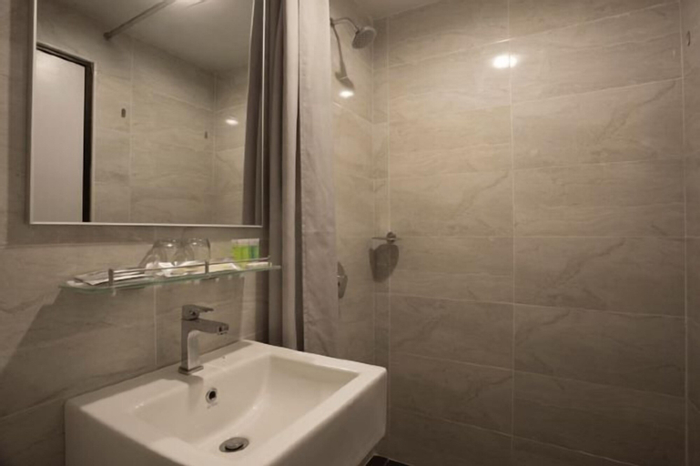 Bathroom 15