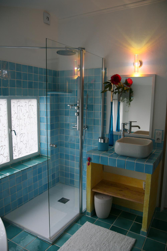Others 2, la maison bleue, Alpes-Maritimes