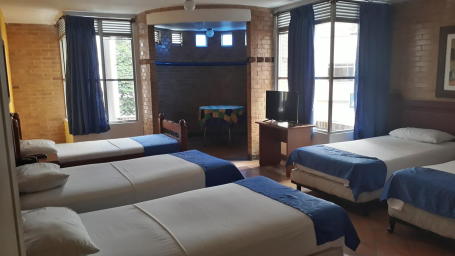Others 2, Hotel Castillo Real, Armenia