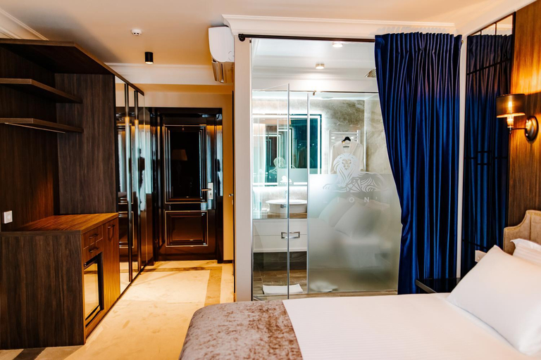 Bedroom 2, Lion's Hotel