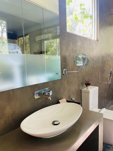Bathroom 3, Villa Tambaka Retreat, N. Palatha Central