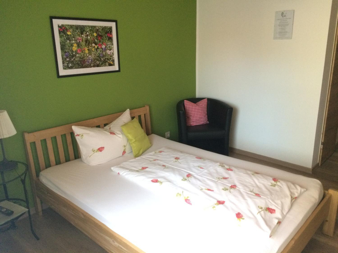 Bedroom 3, Landgasthof Zum goldenen Lowen, Neustadt an der Waldnaab