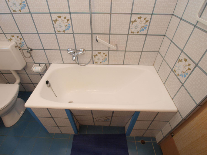 Others 2, Apartment 981, Labin