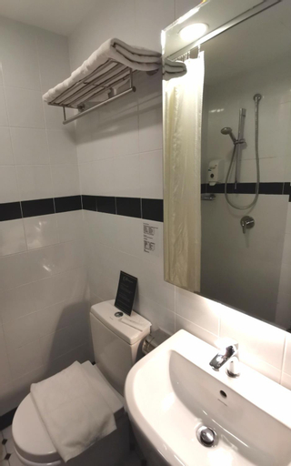 Bathroom 19