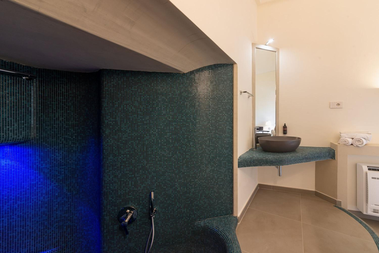 Bathroom 5, Insula Boutique Hotel, Napoli