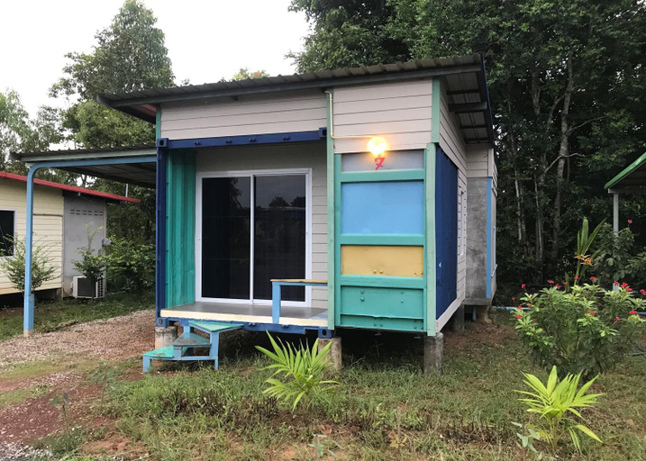 Exterior 8