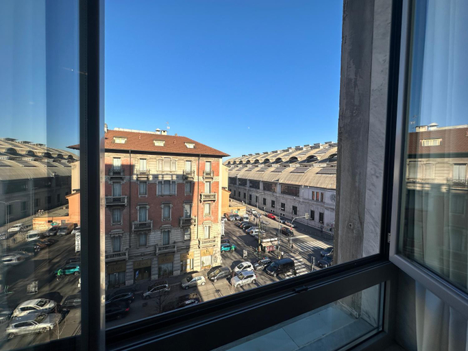 Others 5, Hotel Midway, Milano