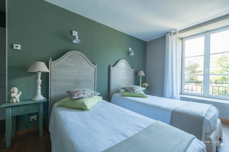 Others 2, Entre Hotes, Charente-Maritime