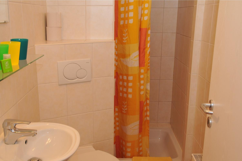 Bathroom 3, Pension Bella Vista, Bochum
