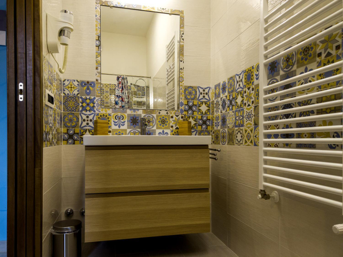 Bathroom 19
