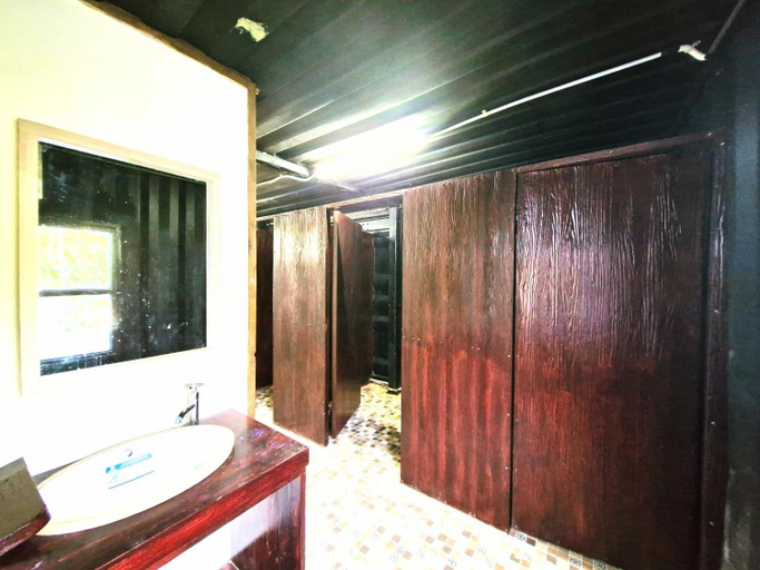 Bathroom, Karcof Container Hostel, Lombok