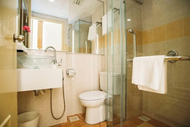 Bathroom 15