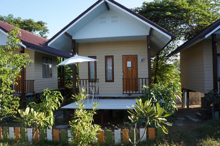 Exterior 3