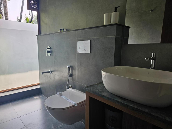 Bathroom 2, The Isle by Area707, Ernakulam