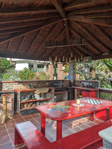 Food & Drinks, Patio Bonito, Jardín