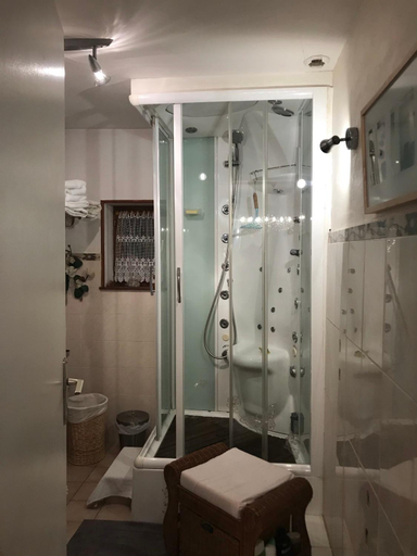 Bathroom 11