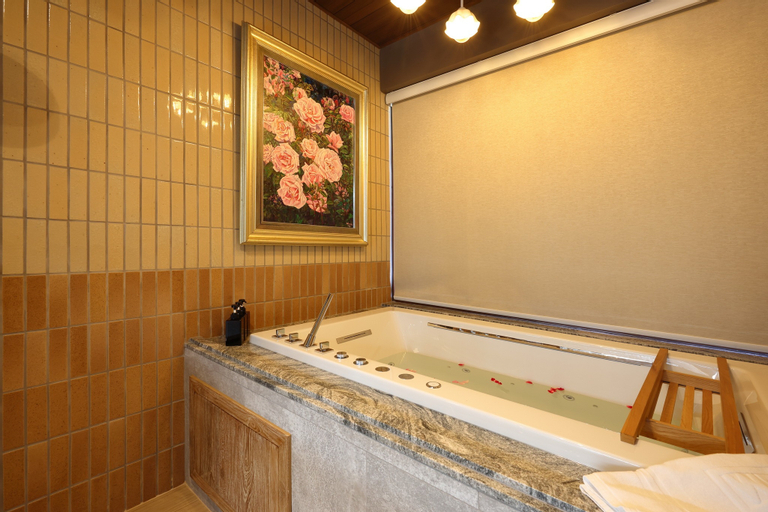 Bathroom 4