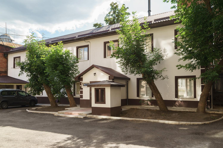 Exterior & Views