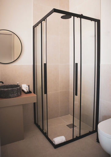 Bathroom 5, Alinea Lano Old Town Center