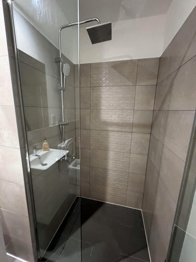 Bathroom 3, Loxwood Abode, Accra