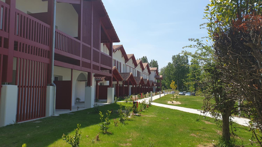 Exterior 5
