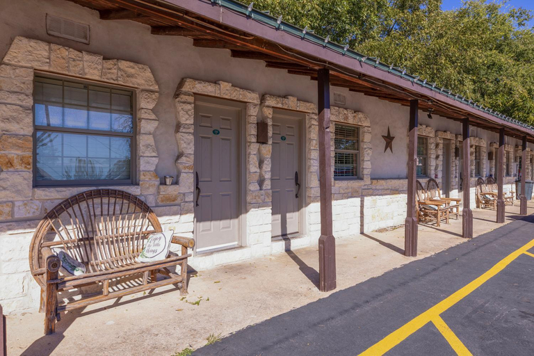 Exterior & Views 1, Country Inn Motel, Gillespie