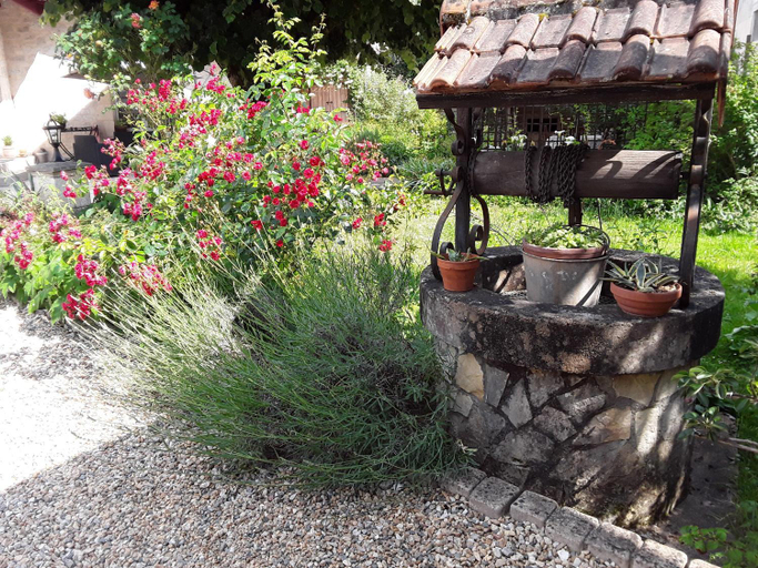 Others 5, Chez Domi Jardin du bourg, Dordogne