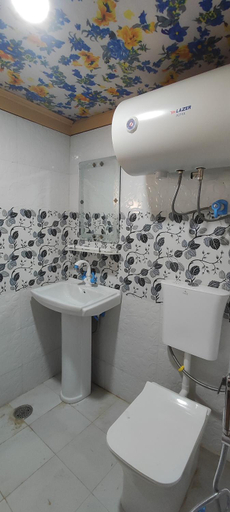 Bathroom 2, THE CLOVER INN, Srinagar