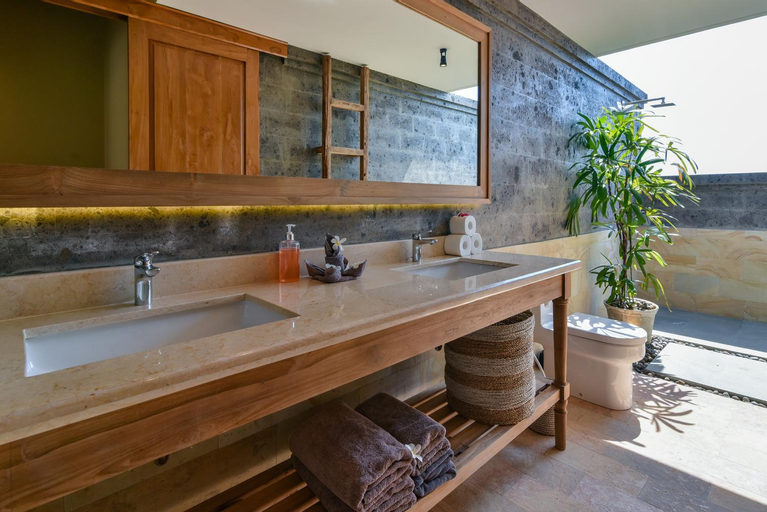 Bathroom 9