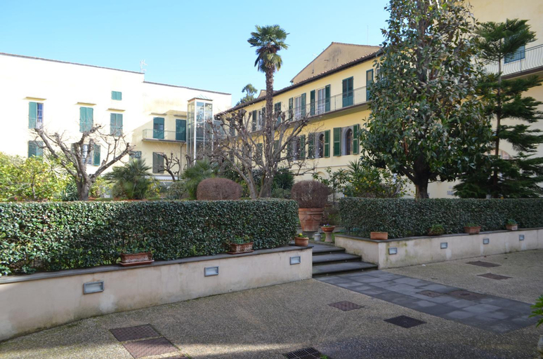 Exterior 2