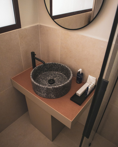 Bathroom 5, Alinea Lano Old Town Center