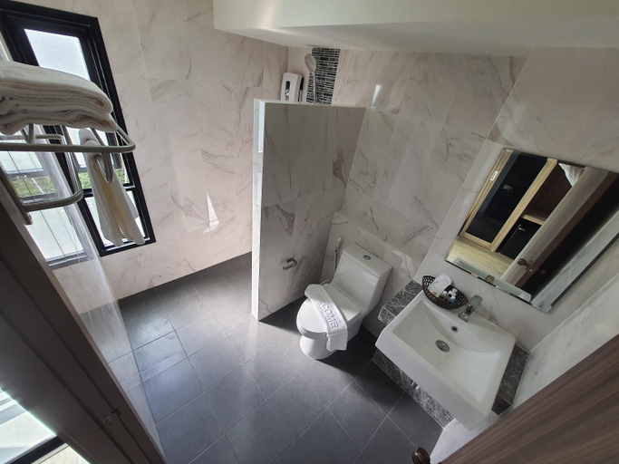 Bathroom 4, Double D Hotel, Pak Kret