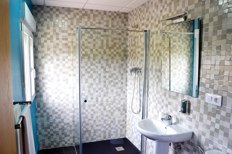 Bathroom 5, Hostal Restaurante Los Mellizos, Jaén