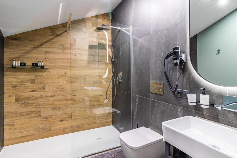 Bathroom 4, Shelter Apart Hotel, Nadvirnians'kyi