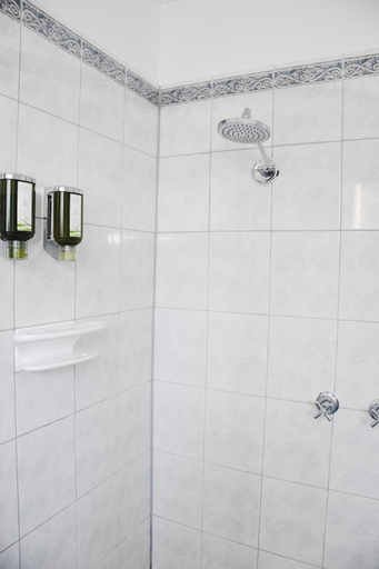 Bathroom 5, Eight Spence, Warrnambool