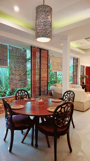 Dining Room 18