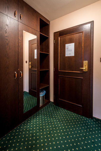 Others 3, Hotel U hejtmana Sarovce, Uherské Hradiště