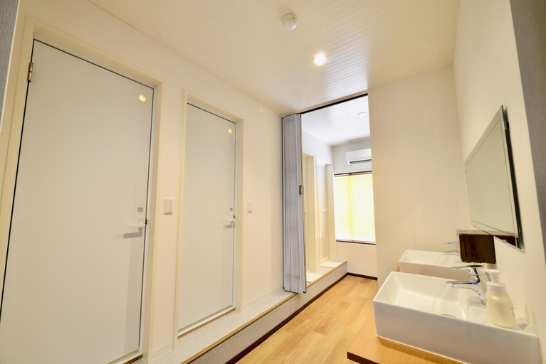 Others 5, Adan hotel, Nago