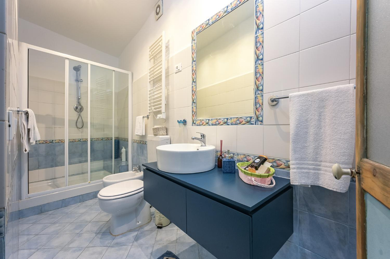 Bedroom 3, nel gozzo sul mare - Genovainrelax, Genova