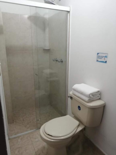 Bathroom 3, Sol de Estadio, Medellín