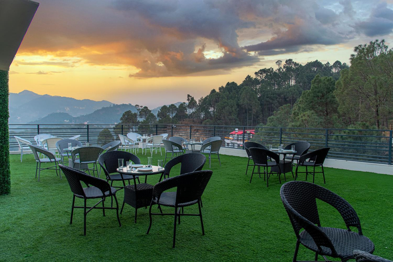 Food & Drinks 4, Hillcrest UpHills, Solan
