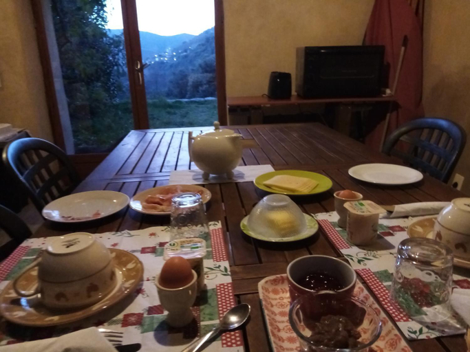 Food & Drinks