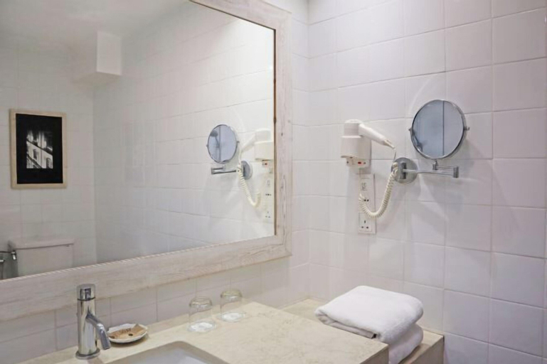 Bathroom 26